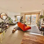 Double Room To Let In Stylish Cosy Flat In Hackney!