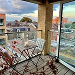 Double Room To Let In Stylish Cosy Flat In Hackney!